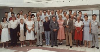 1985年9月2-7日，中國(guó)經(jīng)濟(jì)體制改革研究會(huì)、中國(guó)社會(huì)科學(xué)院和世界銀行共同舉辦“宏觀(guān)經(jīng)濟(jì)管理國(guó)際討論會(huì)”，史稱(chēng)“巴山輪會(huì)議”